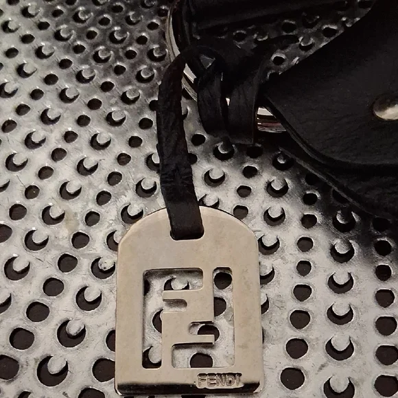 Fendi Vintage Black Leather Shoulder Bag - Picture 6 of 9